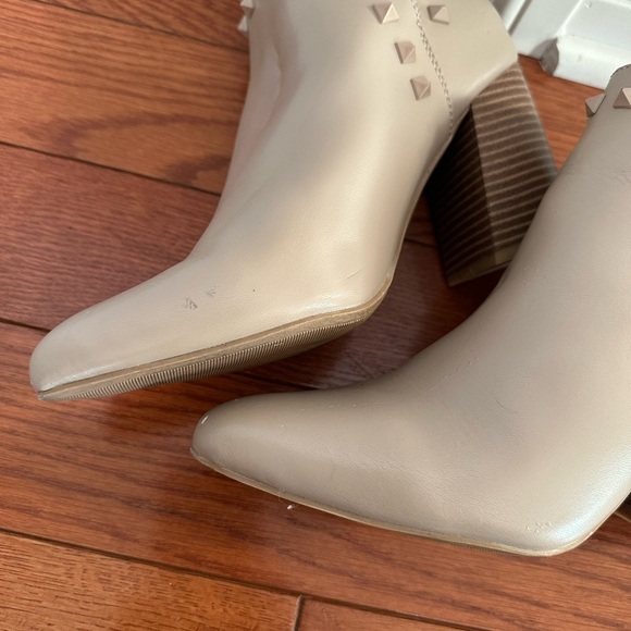 Elegant Studded Ankle Boots in Cream - Picture 5 of 8